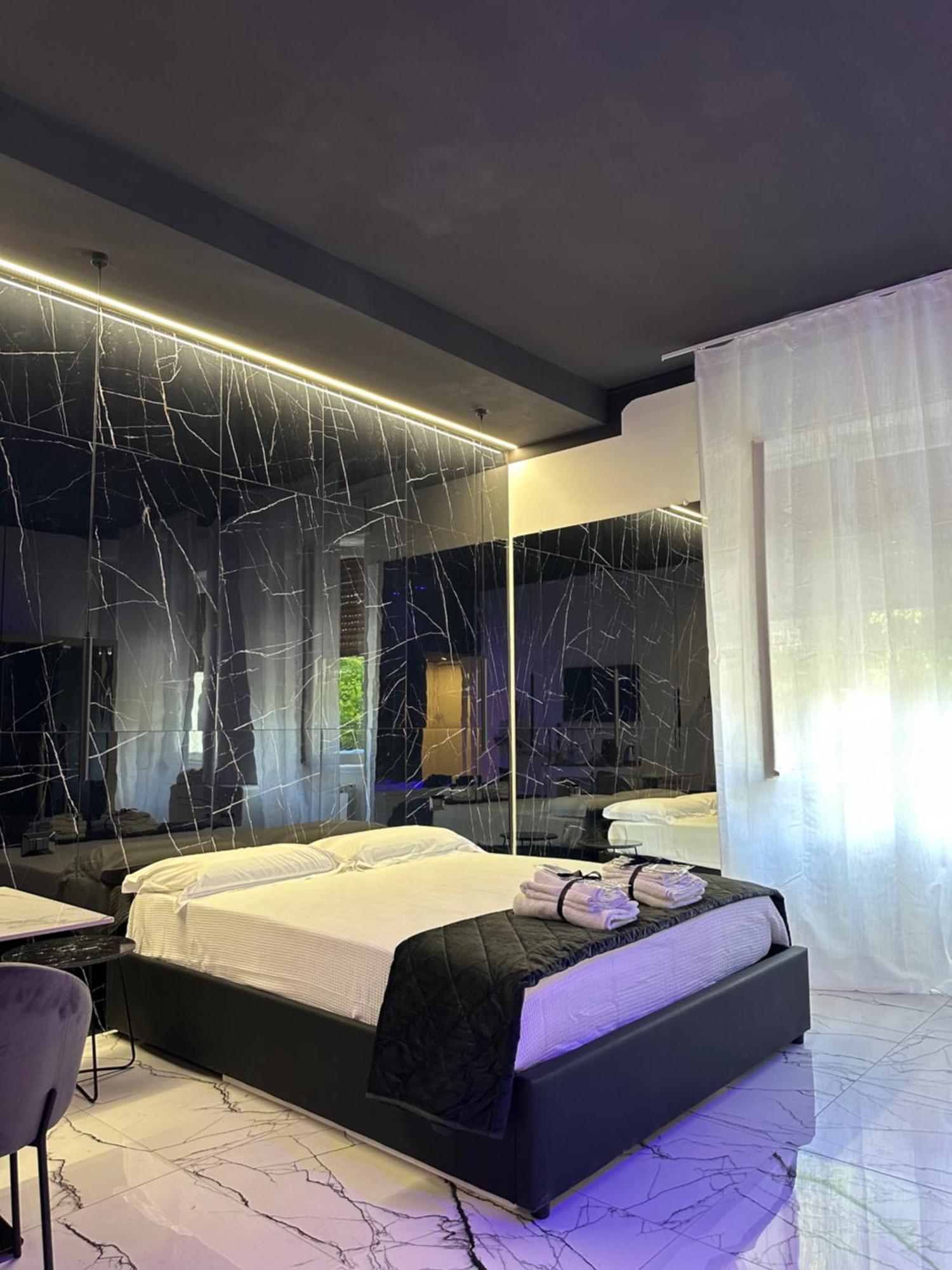Milan Hub Private Spa ภายนอก รูปภาพ